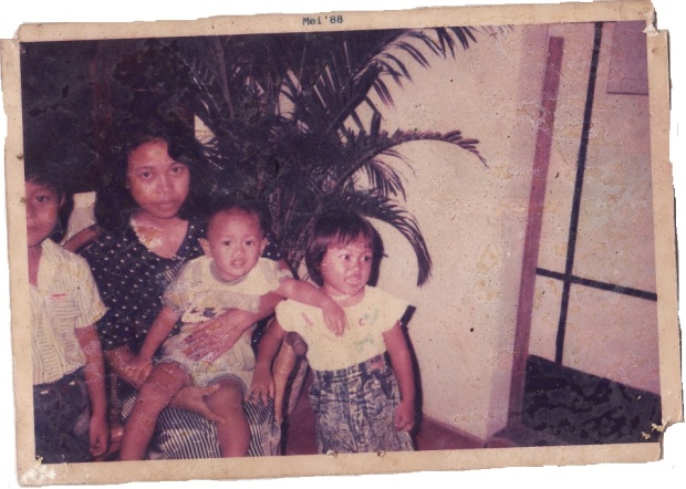 foto keluarga di Plaju, 1988