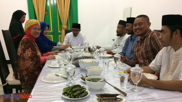 Makan malam bersama Sultan Tidore dan Permaisuri