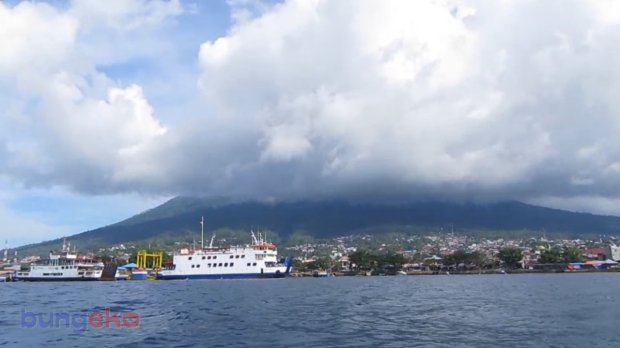 Kota Ternate tersaput mendung