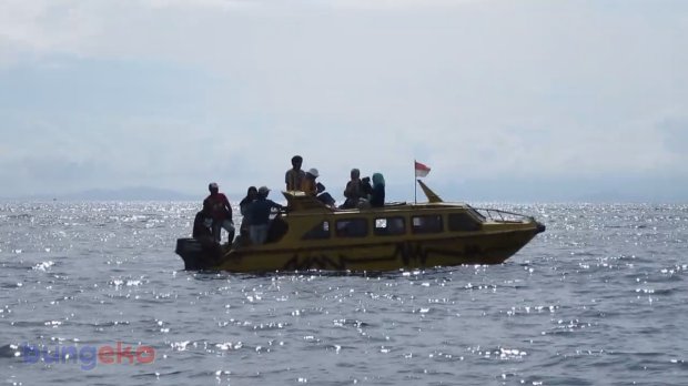 Speed boat kuning